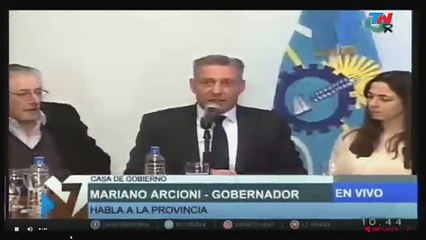 Arcioni le reclamó a Macri el giro de dinero y decretó el duelo por la muerte de las dos maestras