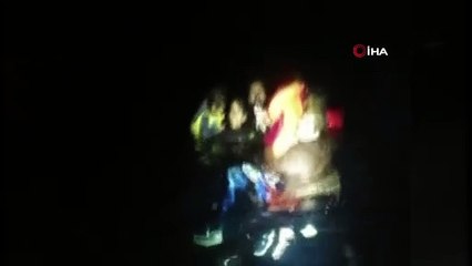 Deniz açıklarında botları su alan 16 mülteci son anda kurtarıldı