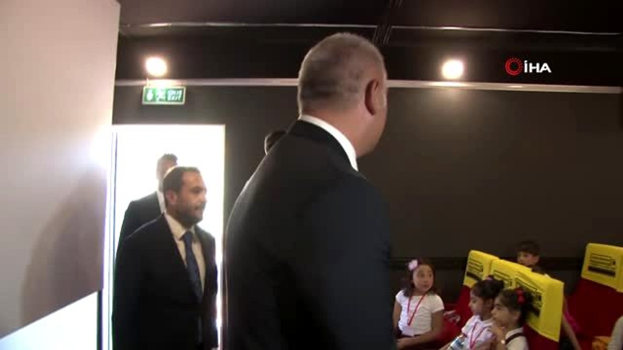 Kültür ve Turizm Bakanı Mehmet Nuri Ersoy, 'Gezen Sinema Tırı'nı uğurladı