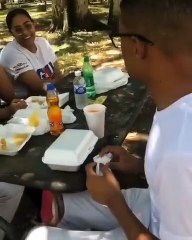 Une guêpe impliquée dans un gros fail d'un pique-nique en famille !