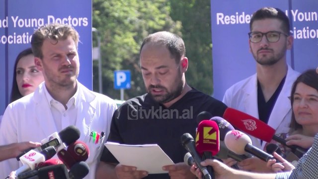 Mjeket protestojne ndaj dhunes ne klinika