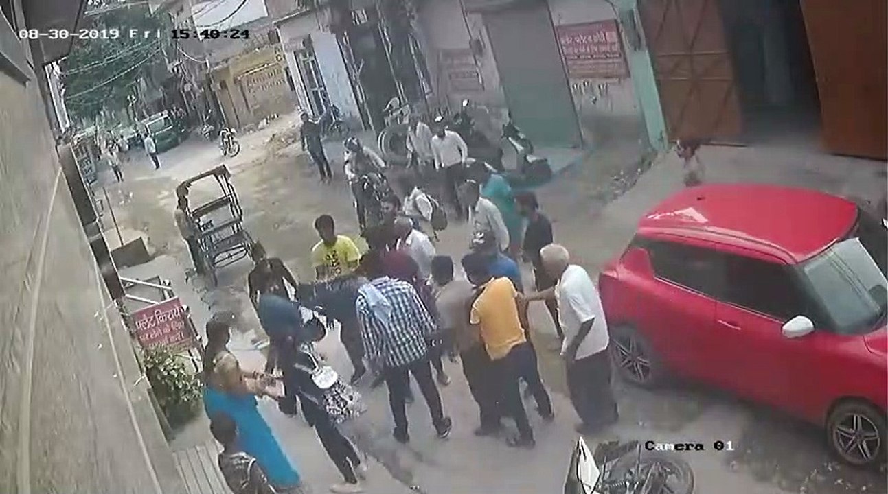 Ladrões têm o merecido castigo após tentativa falhada de assalto a uma mulher