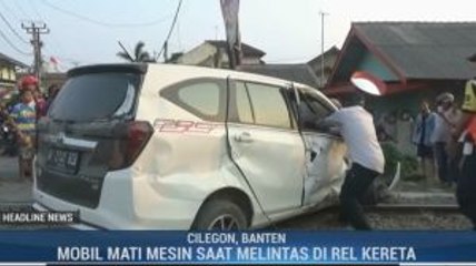 Minibus Ditabrak Kereta di Perlintasan Cilegon