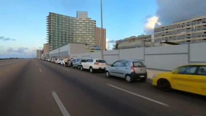 Colas interminables en Cuba para poder echar gasolina