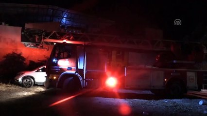 Evde çıkan yangında buzdolabı patladı: 3 yaralı - İZMİR