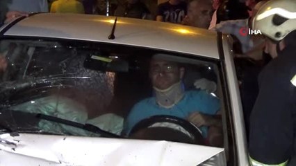 Kaza sonrası araç içinde sıkışan sürücüyü itfaiye çıkarttı