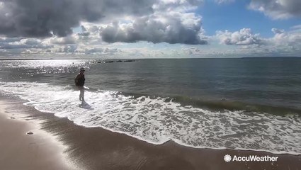 Beachgoers enjoy final days of summer despite rip current risk