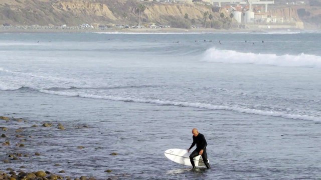 Kelly Slater Surfs Lowers Before Pipe Masters