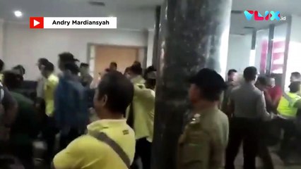 VIDEO: Ratusan Mahasiswa 'Jebol' Kantor Gubernur Sumbar