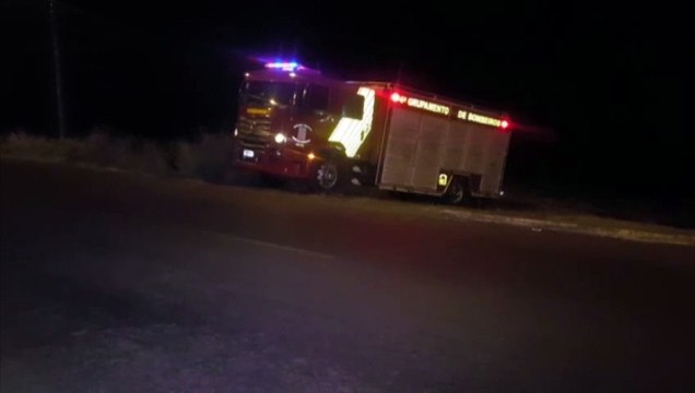 Bombeiros resgatam vaca que caiu em buraco em propriedade rural