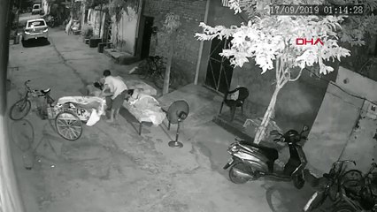 Ailesiyle uyuyan çocuğu kaçırmaya çalışırken yakalandı