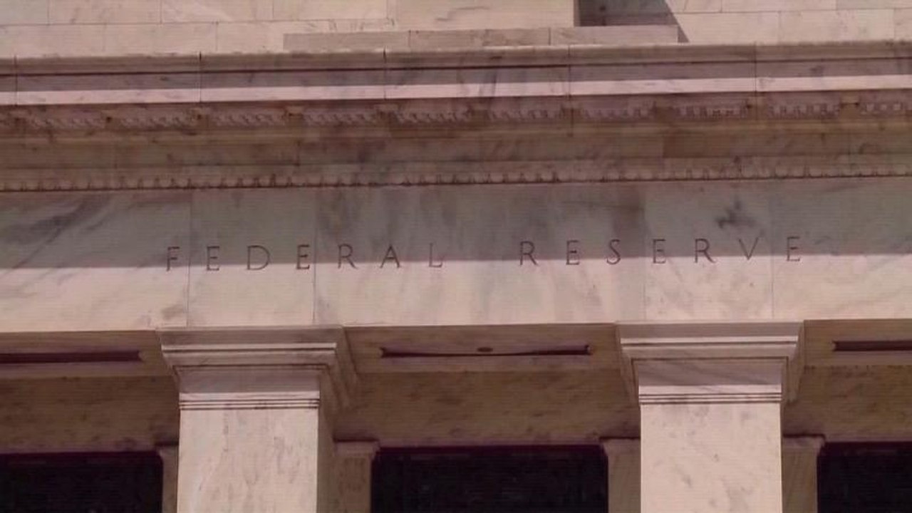 La Fed taglia i tassi d'interesse di 25 punti base: scoppia lite con Trump (per lui troppo poco)