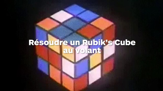 Un automobiliste en excès de vitesse résout un Rubik's Cube au volant