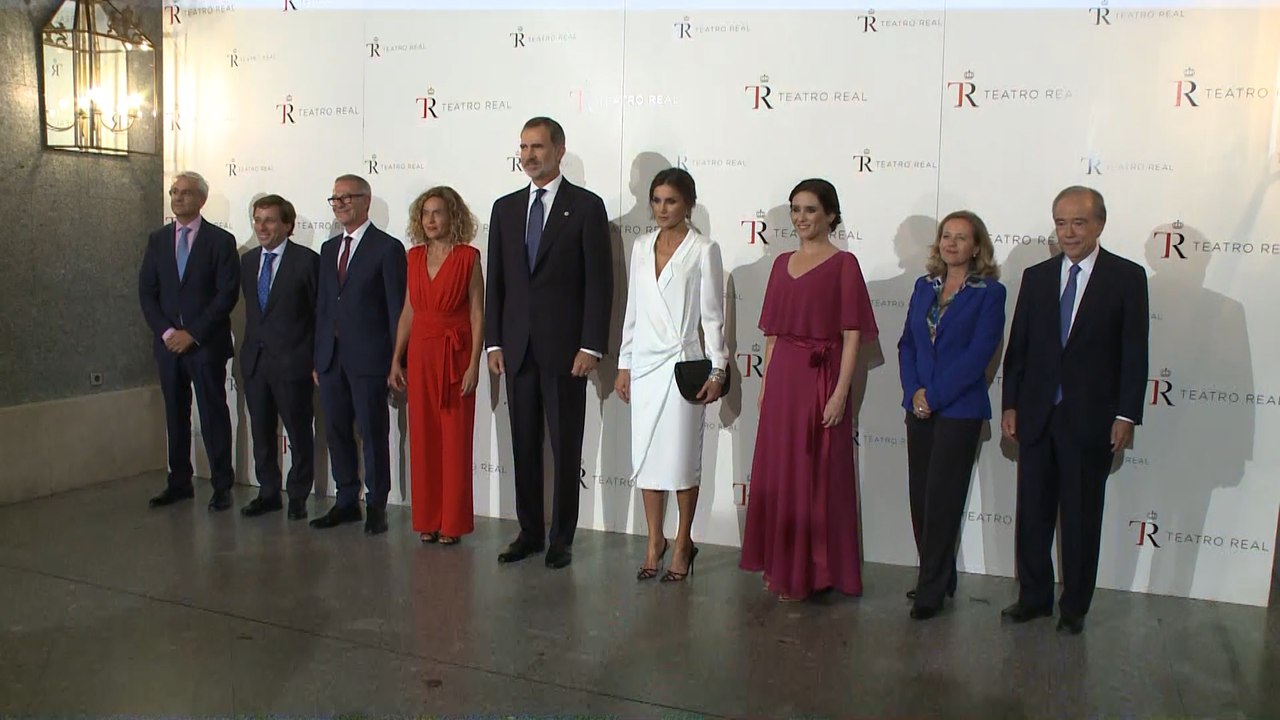 La Reina Letizia sorprende en la inauguración del Teatro Real