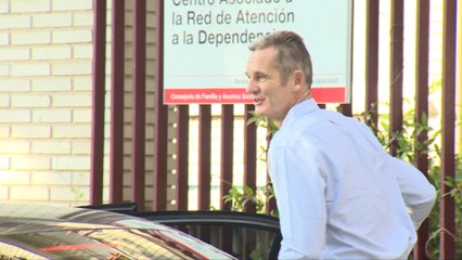 Urdangarin llega al centro religioso para realizar el voluntariado