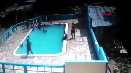 15 yaşındaki genç kızı, dakikalarca su altında tutarak boğdu