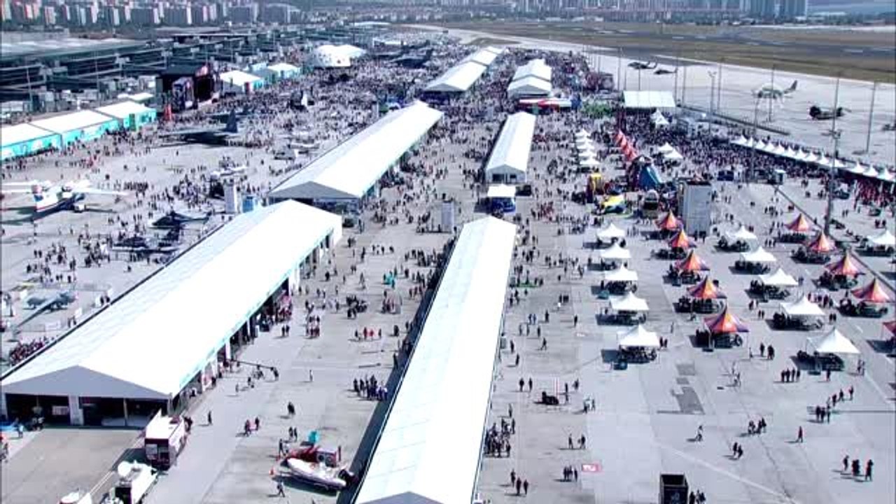 TEKNOFEST İstanbul üçüncü gününde ziyaretçileri...
