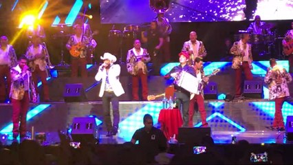 Pancho Barraza ft Remmy Valenzuela auditorio