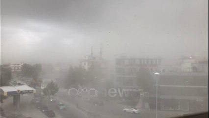 Ora News - Fierin "e përpin" stuhia, shikoni videon