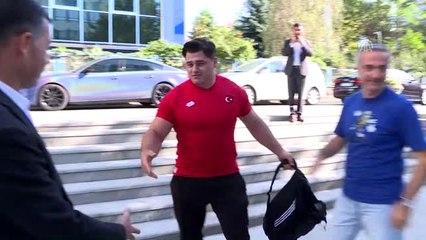 Dünya şampiyonu Rıza Kayaalp, AA'yı ziyaret etti