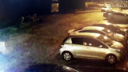 Çaldıkları televizyonla kaçarken güvenlik kamerasına yakalandılar - KOCAELİ