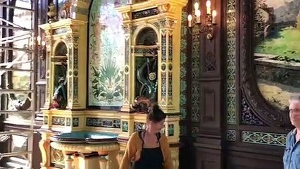 Sarreguemines : des restaurateurs dans le Jardin d’hiver du musée de la Faïence
