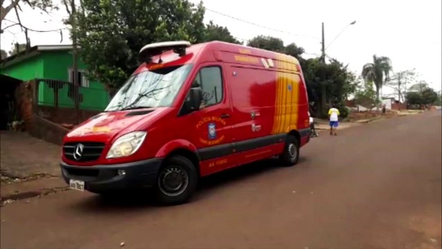 Homem é socorrido pelo Siate no Bairro Santa Felicidade