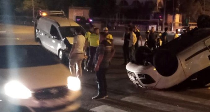 Sivil polis otosu ve ticari araç çarpıştı: 3'ü polis 5 kişi yaralandı