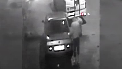 Komşusunun otomobilinden hırsızlık yapan şahsı parmak izi ele ver