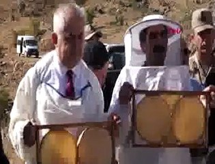 Van'da verimli bal sezonu için şükür duasında arılar saldırdı