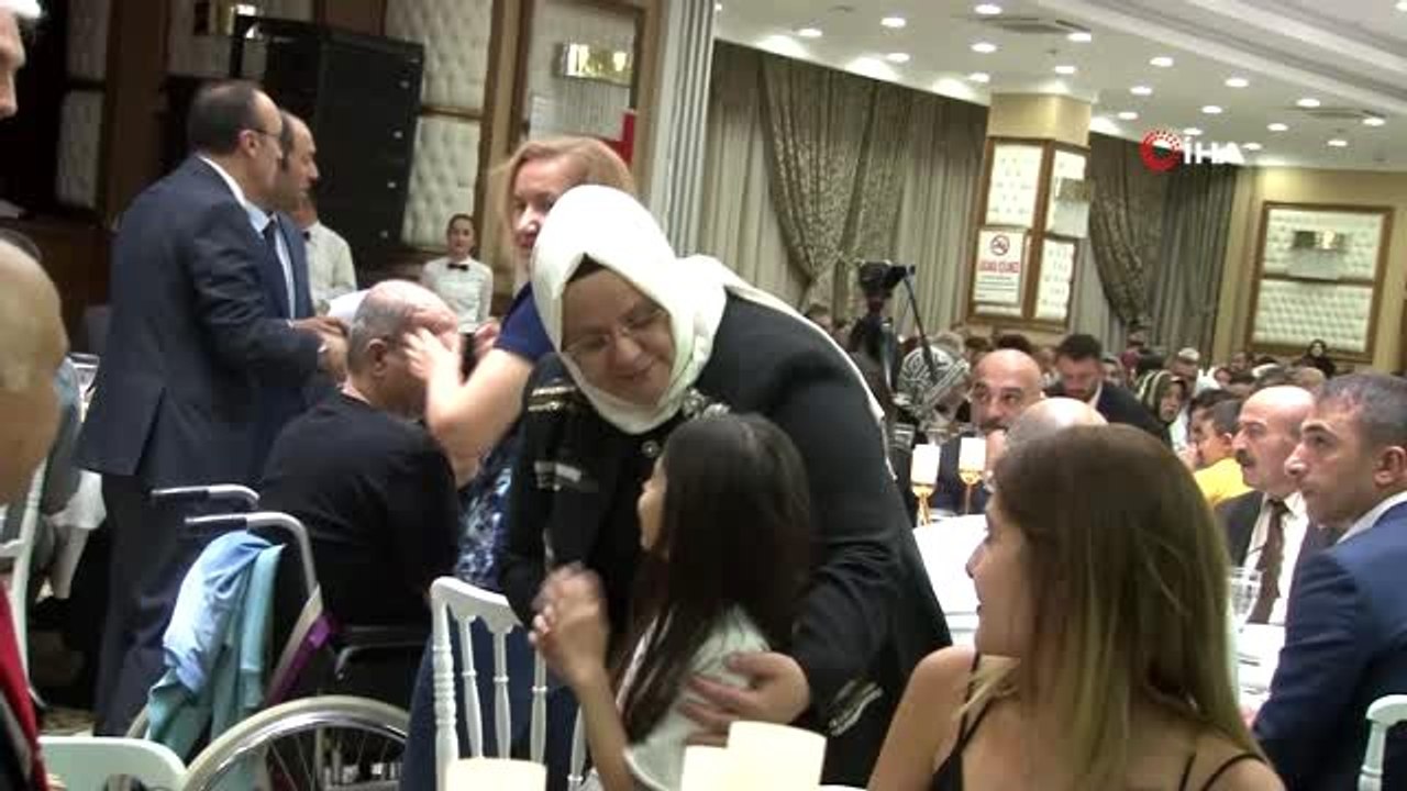 Aile Bakanı Selçuk, gaziler ve gazi aileleri ile bir arada