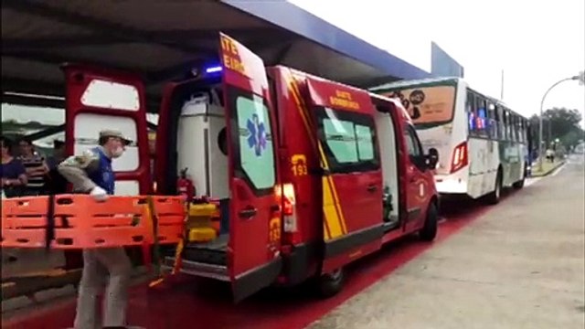 Idosa de 78 anos sofre queda em ônibus e precisa dos cuidados do Siate
