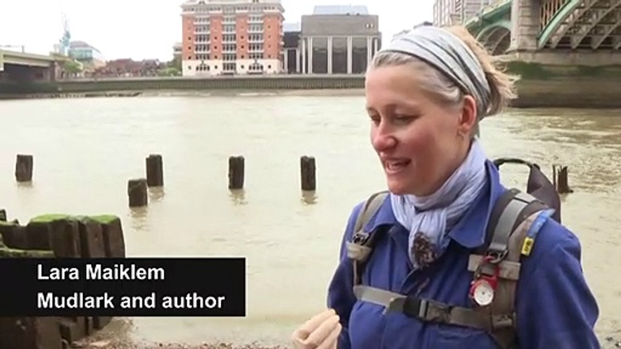 'Mudlarks' unearth the past on London's riverbanks