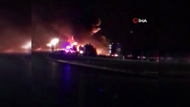 Motor yağı yüklü tır alev alev böyle yandı