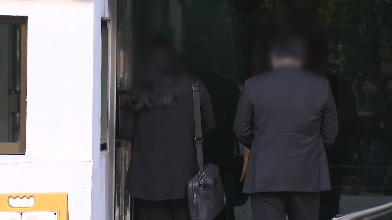 檢, 조국 법무부 장관 방배동 자택 압수수색...헌정 사상 처음 / YTN