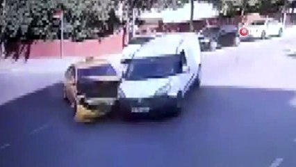 Beylikdüzü'nde yürekleri ağza getiren kaza kamerada