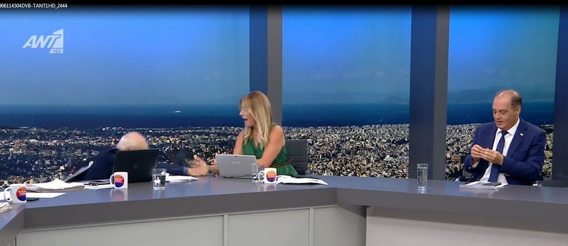 Γιώργος Παπαδάκης: Έπεσε από την καρέκλα - Χάθηκε από το πλάνο και οι συνεργάτες του τρόμαξαν!