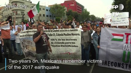 Mexicans pay tribute to quake victims