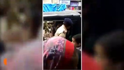 एक ऑटो में 20 मासूम भेड़-बकरी की तरह ठूंसे पड़े थे, वीडियो