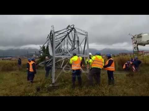 Ora News - Nis puna për ngritjen e shtyllave të tensionit të lartë në Ersekë