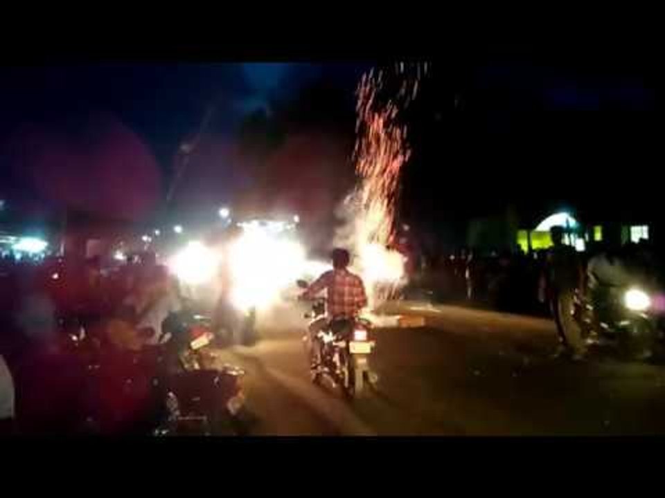 సీఐ అరెస్టయితే అక్కడి ప్రజలు పండుగ చేసుకున్నారు.... ఎందుకు?