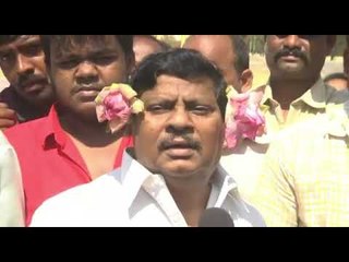 Chittoor MP Sivaprasad weared flowers in his ears || నరేంద్ర మోదీ ఏపీ చెవుల్లో పువ్వులు పెట్టారని