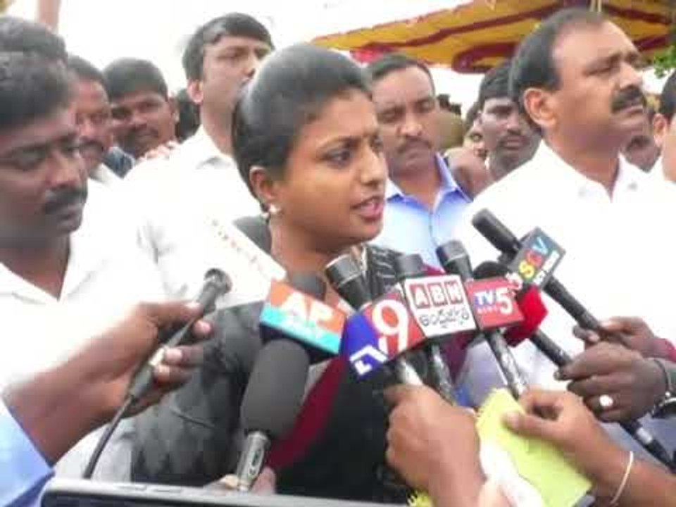 MLA Roja and Karunakar Reddy Pays Homage To Gali Muddu Krishnama Naidu | Chittoor | Webdunia Telugu