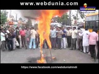 Sai Devotees Burning Effigy Of Shankara Charya ji l साँई भक्तों द्वारा शंकराचार्य जी का पुतला दहन