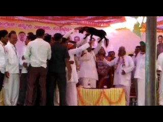 voters welcome CM Siddaramaiah in Davanagere