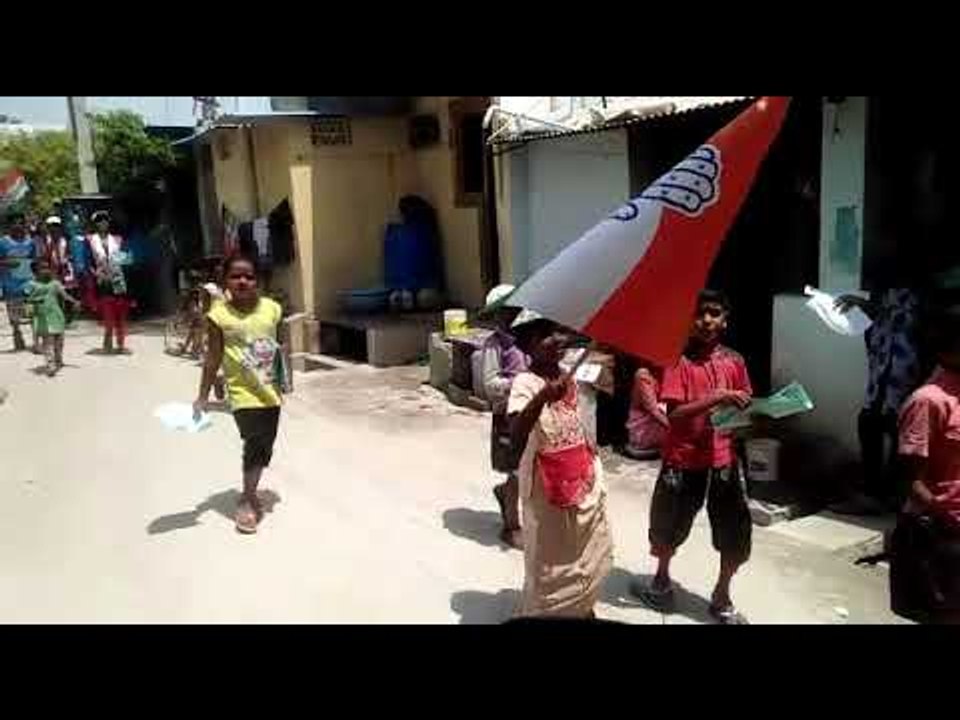 political parties using childrens for election campaign