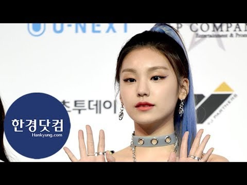 HK직캠｜ITZY 예지, 도도한 눈빛 카리스마…'웃는 모습도 너무 귀여워~'