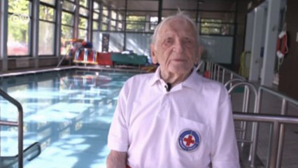 ألمانيا: مدرب سباحة عمره مائة وعامان