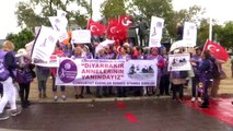 Cumhuriyet Kadınları Derneğinden Diyarbakır annelerine destek
