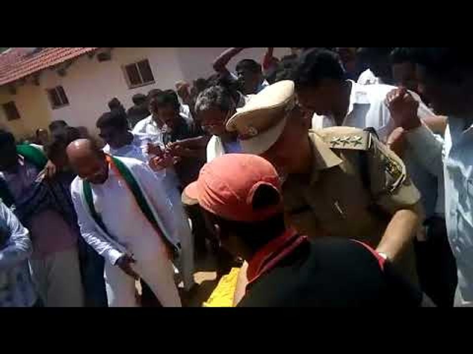 cm siddaramaiah came for voting